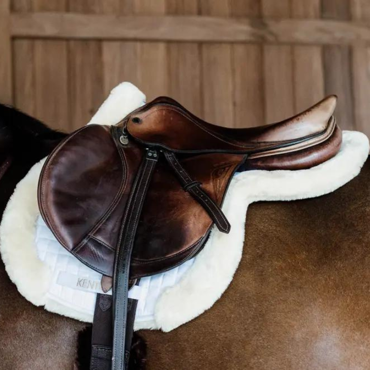 Tapis de selle Hunter en peau de mouton vegan | Naturel
