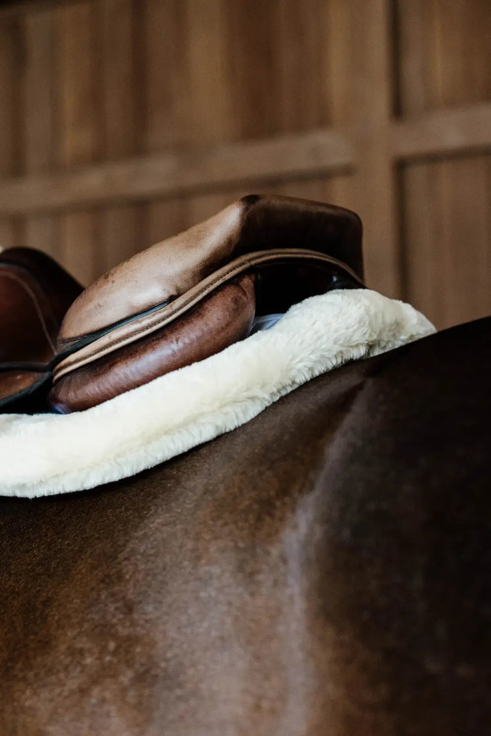 Tapis de selle Hunter en peau de mouton vegan | Naturel