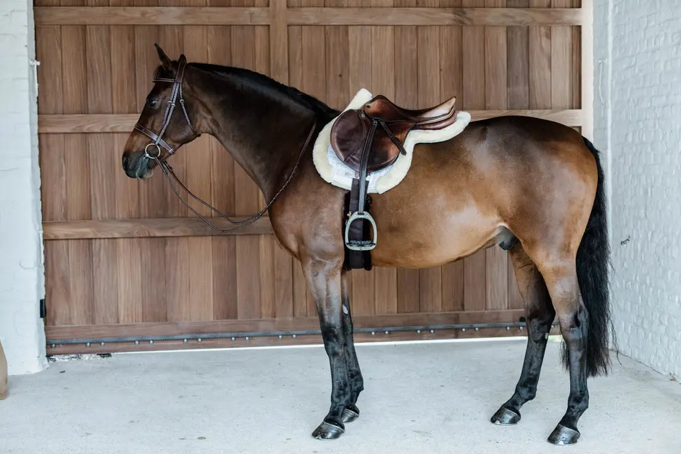 Tapis de selle Hunter en peau de mouton vegan | Naturel