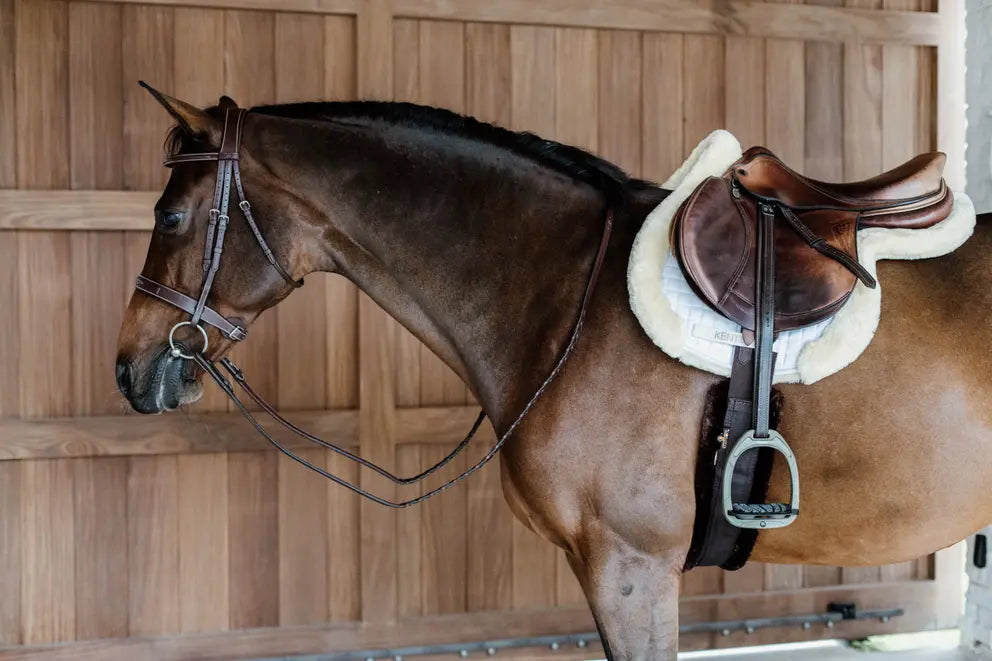 Tapis de selle Hunter en peau de mouton vegan | Naturel