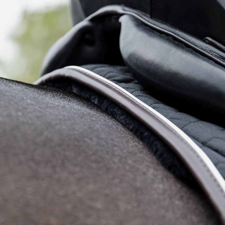 Skin Friendly Dressage Saddle Pad - Star Quilting | Black